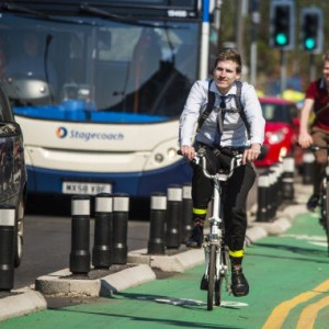 Splnění cílů stanovených pro cyklistickou dopravu může zabránit tisícům obětí znečištěného ovzduší – nejnovější poznatky