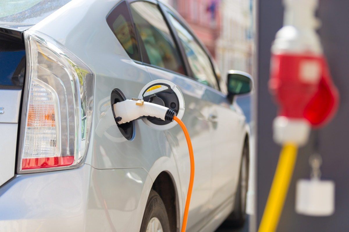 600 milionů na nákup elektromobilů a aut na vodík nejen pro obce