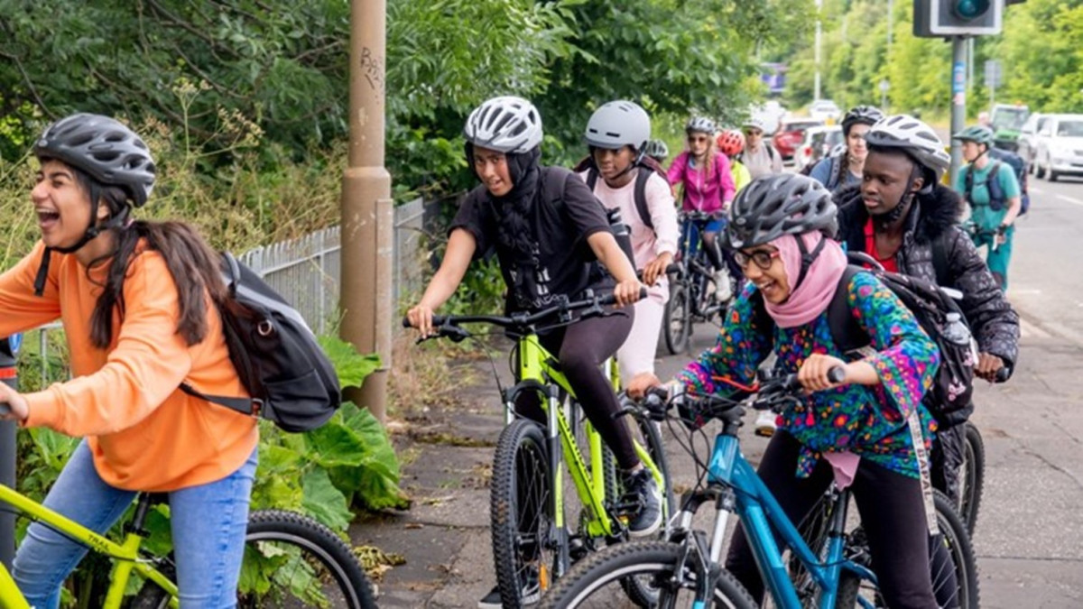 Máme klíč k mysli teenagerů: Propojení biologie a behaviorálních změn v cyklistických programech