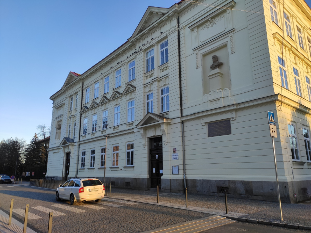 Dobříš chce ochránit děti na cestě do školy. Pomoci má školní ulice