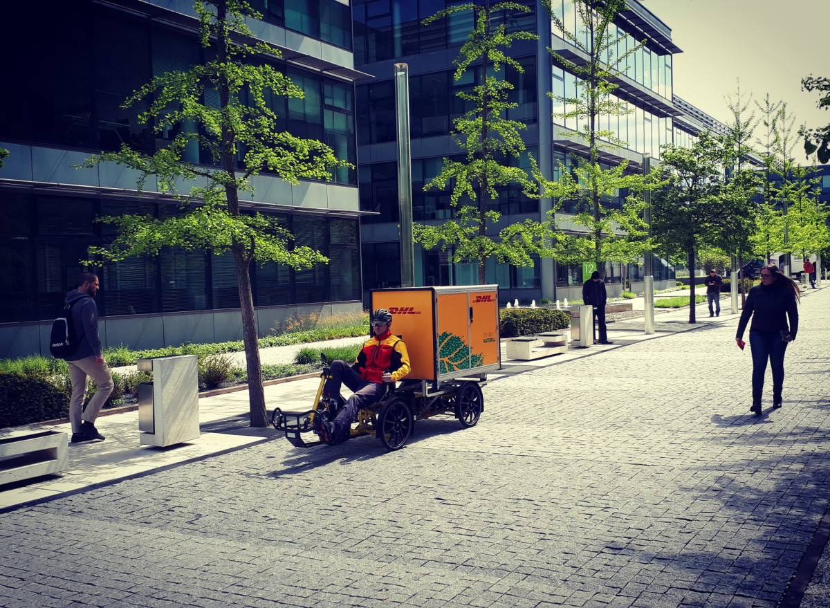 Šlapací vozítka Cubicycle nasazuje DHL v několika městech