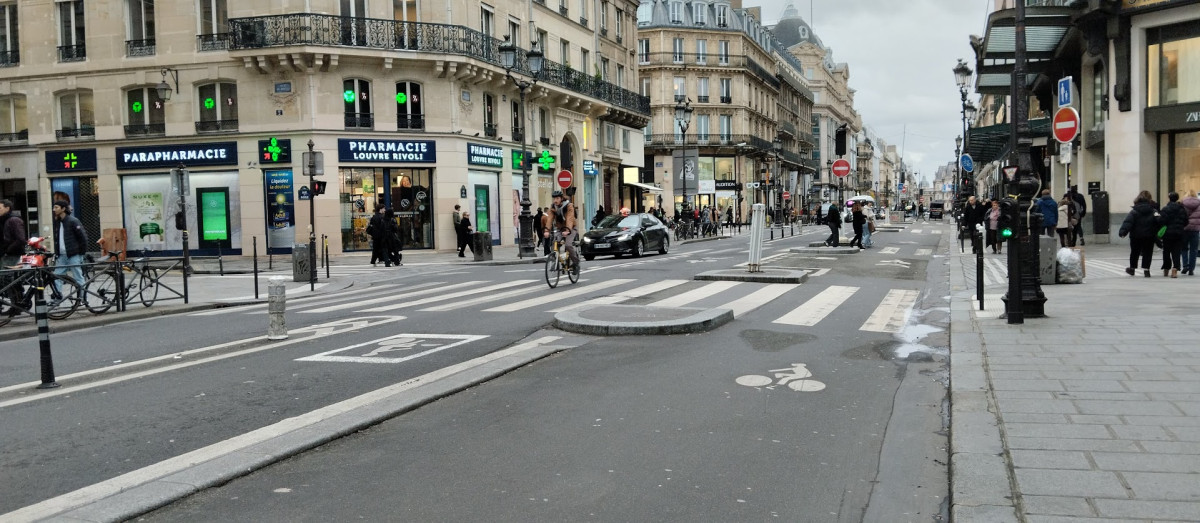Paříž - orientace k pěší a cyklistické dopravě