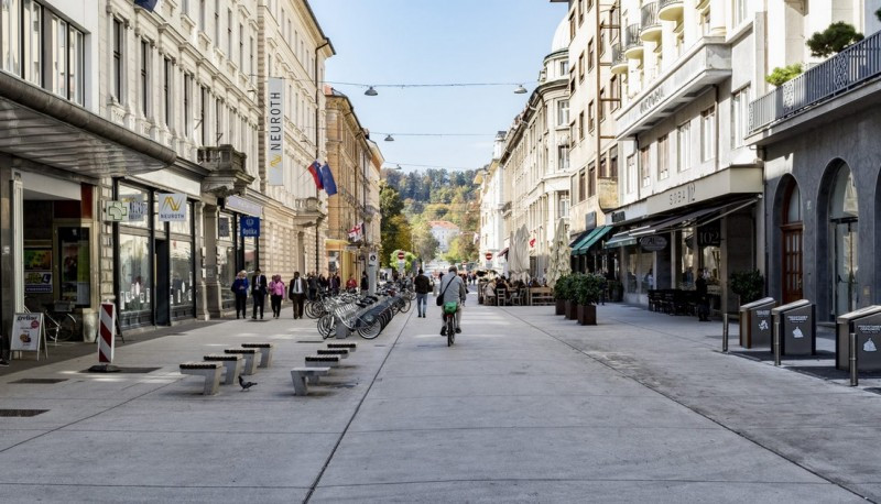 Jak se vypořádat s koly v centru města nebo veřejným prostorem? Praha se může inspirovat v Lublani
